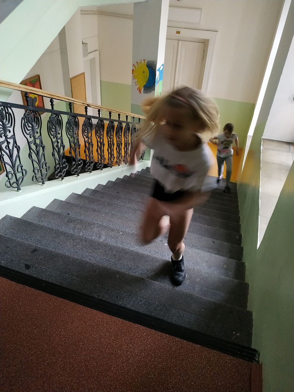 Běh do schodů - obrázek